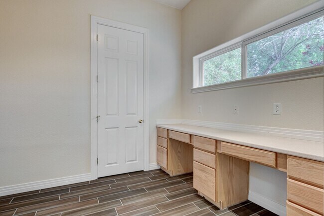 Building Photo - 7417 Doe Ave
