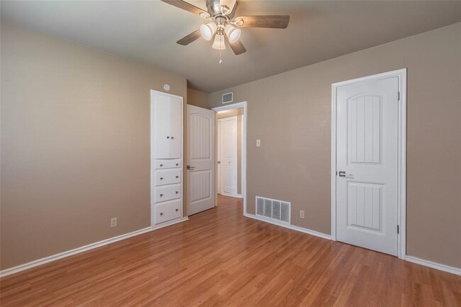 Building Photo - 1049 Custer Rd