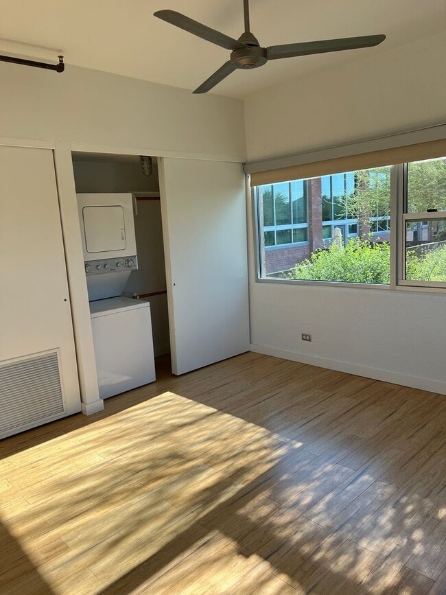 Building Photo - 1001 E 17th St