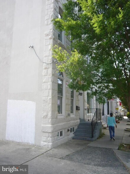 Building Photo - 2517 Saint Paul St