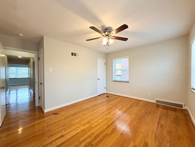 Building Photo - Nagel Avenue Apartments