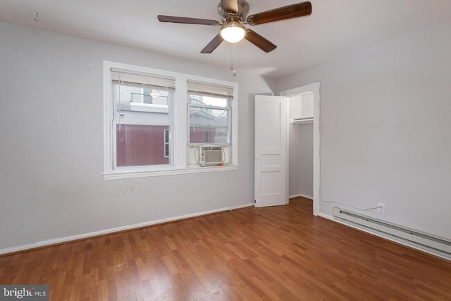 Building Photo - 2415 Ontario Rd NW