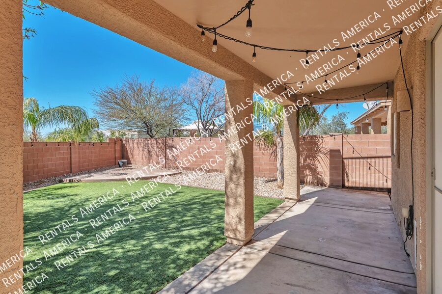 Building Photo - 8261 N Converse Ct