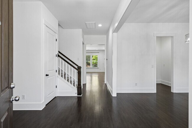 Building Photo - Available now in highly desirable Amelia Park! Beautifully maintained 5-bedroom, 3.5-bath home