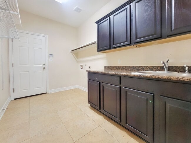 Building Photo - 707 Brook Meadow Trail