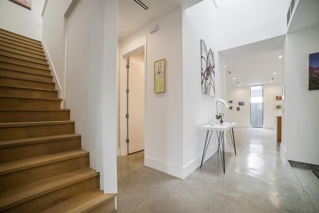 Building Photo - 2003 Melridge Pl