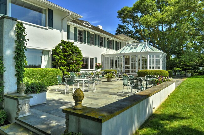 Building Photo - 18 Further Ln