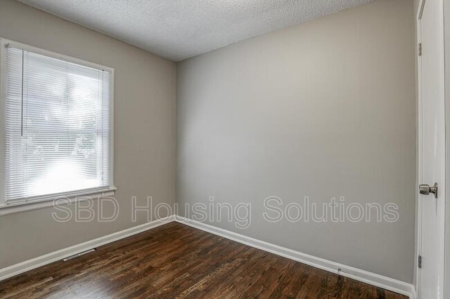 Building Photo - 10507 Oakland Ave