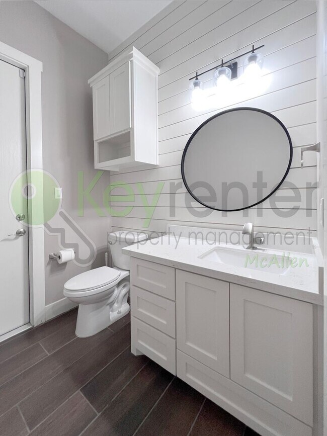 Building Photo - Gorgeous 4 bed/4 bath home, now available ...