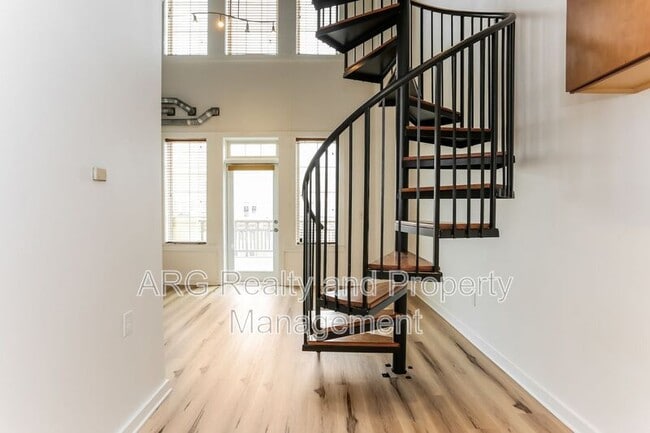 Building Photo - 265 18th St NW