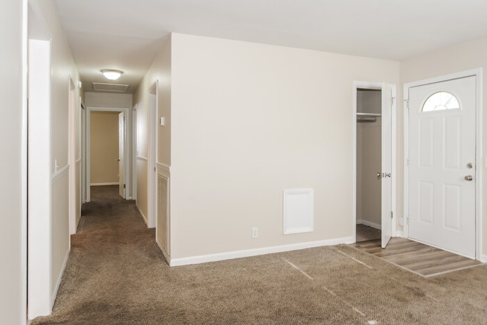 Building Photo - 2855 Greenside Dr NW