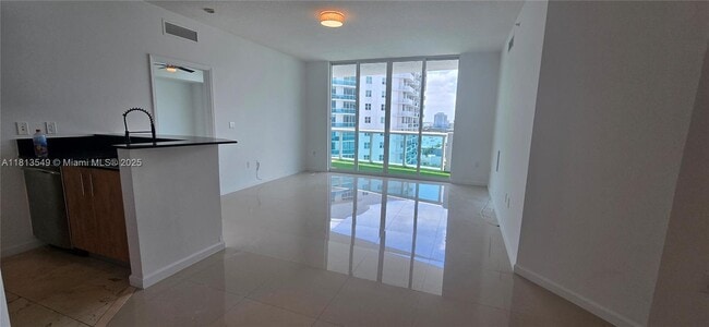 Building Photo - 7910 Harbor Island Dr