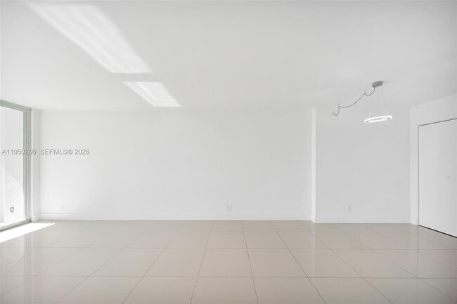 Building Photo - 100 Bayview Dr