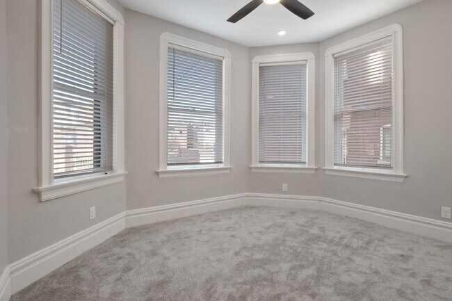 Building Photo - Perfect for BJC Residents/Frequenters