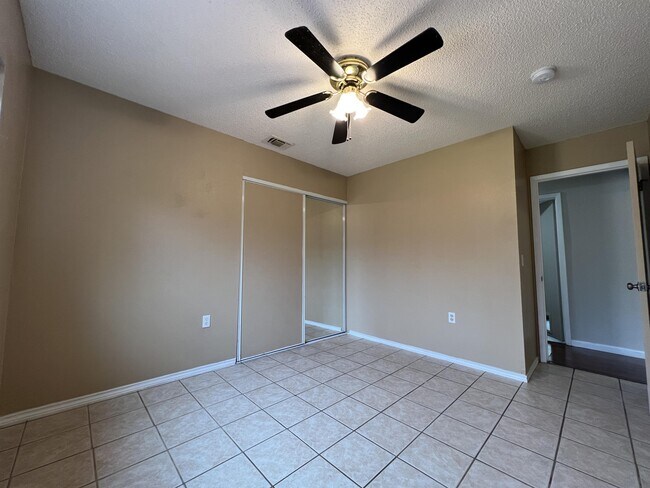 Building Photo - 116 Meadow Lark