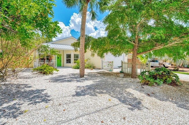 Building Photo - 5253 Avenida Del Mare
