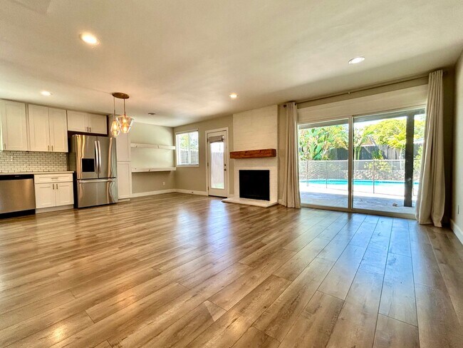 Building Photo - Beautiful Clairemont House with Pool and Solar!