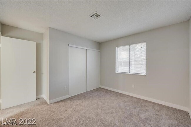 Building Photo - 853 Rock Springs Dr
