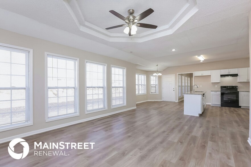 Building Photo - 204 W 24th St