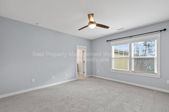 Building Photo - 410 Triumph Ln