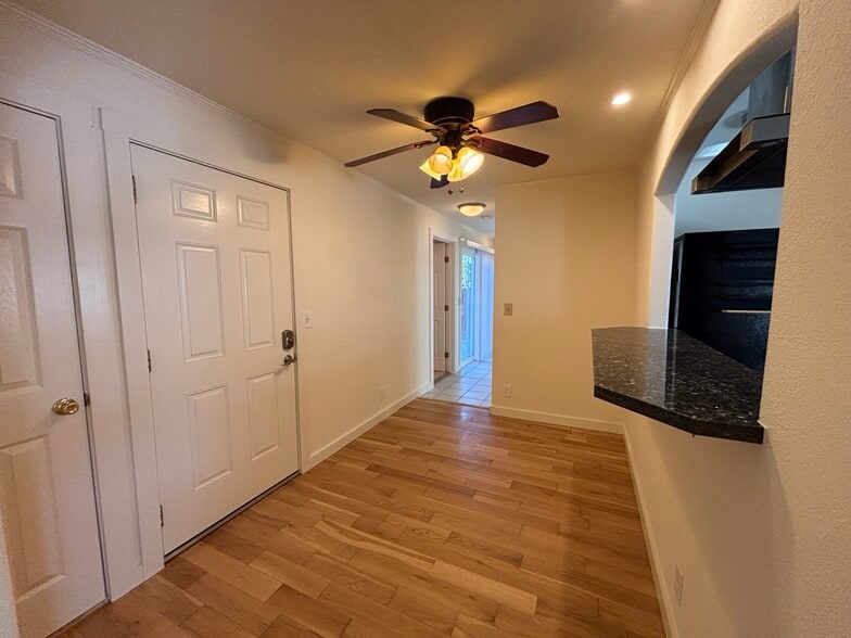 Building Photo - 2005 Smith Flat Rd