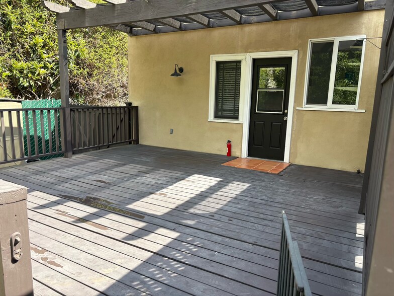 Building Photo - 919 Havenhurst Dr