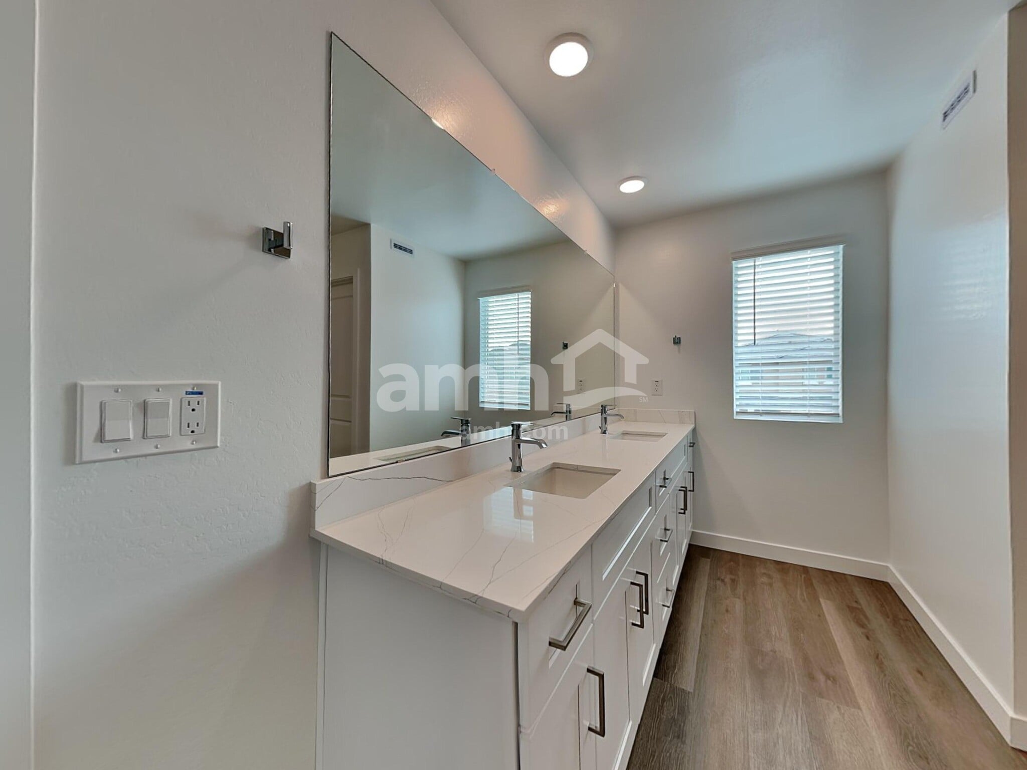 Building Photo - 9754 W Luxton Ln