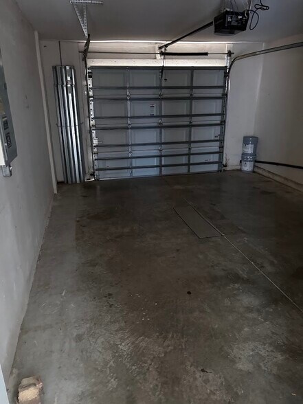 Building Photo - 1302 NE 16th Ter