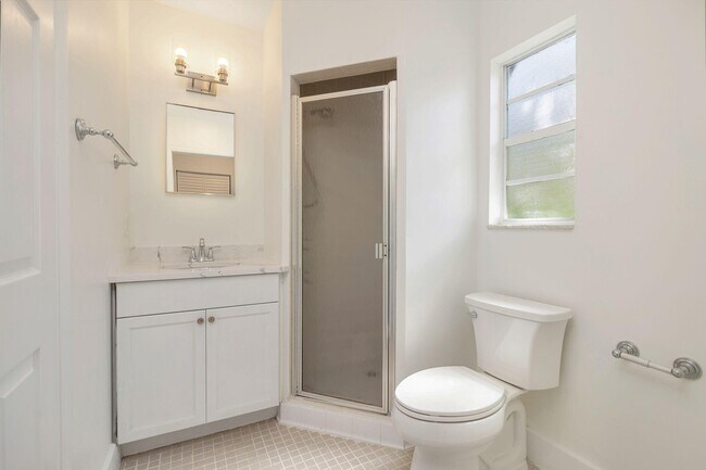 Building Photo - 3020 Vincent Rd