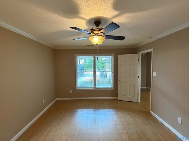 Building Photo - 1524 Forestview Dr SW