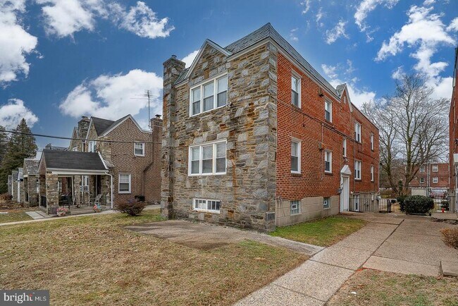 Building Photo - 2440 N 50th St