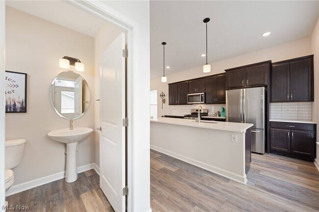 Building Photo - 2250 E 100th St