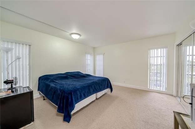 Building Photo - 3050 N Palm Aire Dr