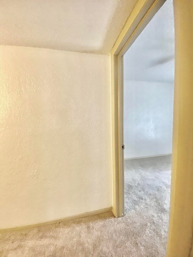 Building Photo - 4433 N Stanton St