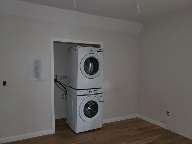 Building Photo - 17 Canaan St