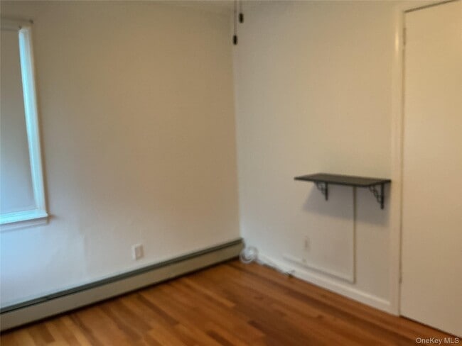 Building Photo - 4 Hitchcock Ln