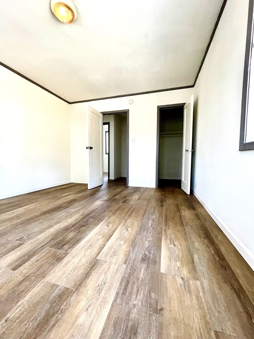 Building Photo - 1345 S Sycamore Ave