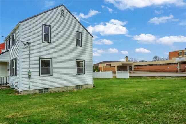 Building Photo - 740 Pershing St