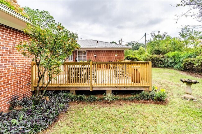 Building Photo - 304 Dogwood Dr
