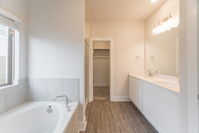 Building Photo - 10539 Preserve Wy