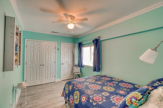 Building Photo - 724 S Chaparral