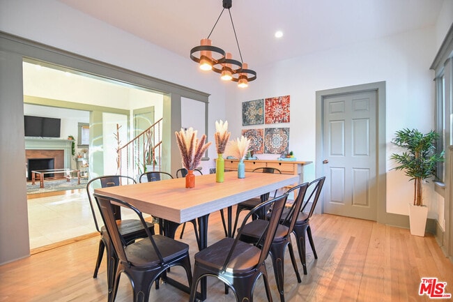 Building Photo - 1600 N Kingsley Dr