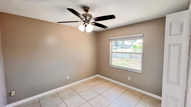 Building Photo - Beautiful 4 Bedroom 2 Bath Home!