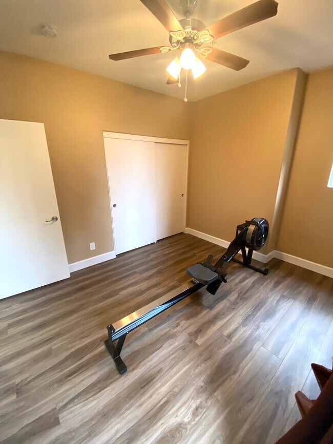 Building Photo - 1875 Baudouin Pl