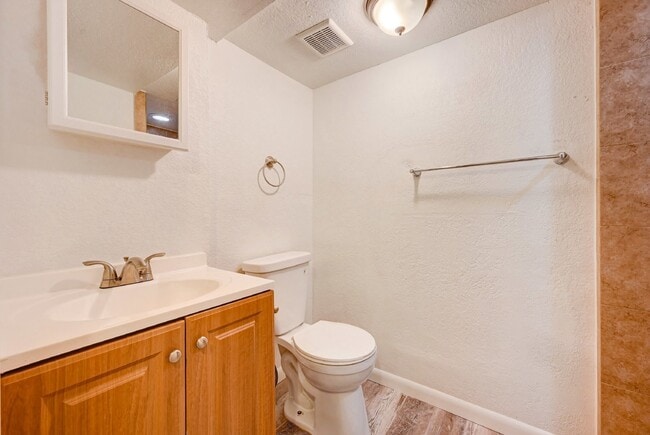 Building Photo - $1,885.00 - 4 Beds, 2 Bath, Duplex in Litt...