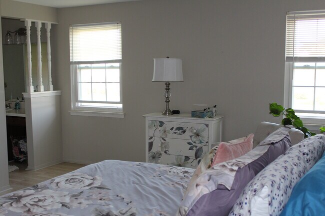 Building Photo - 42169 Gladwin St