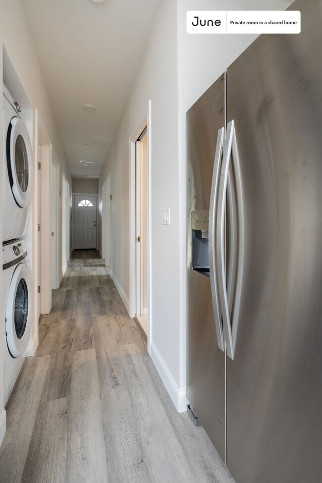 Building Photo - Room in Shared 5 bed/2 bath home in JFK/UMass