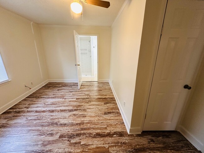 Building Photo - Well maintained home minutes from Uptown!