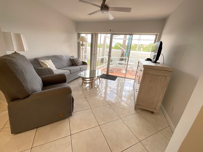 Building Photo - 5574 Royal Lake Cir