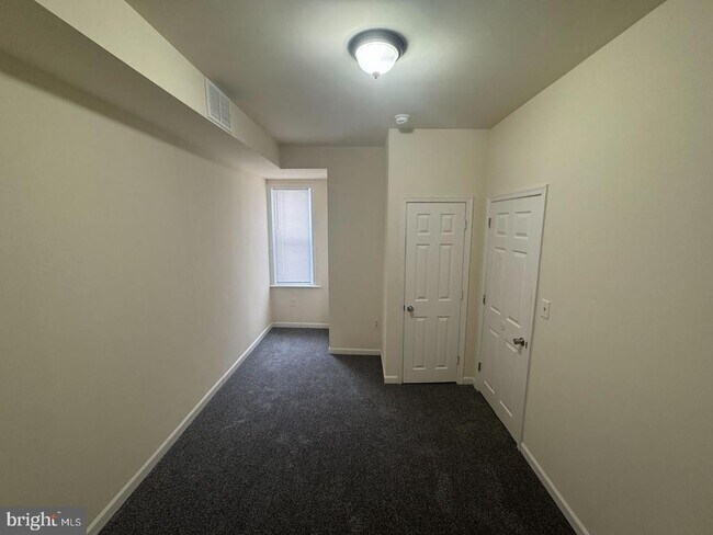 Building Photo - 5835 Catharine St